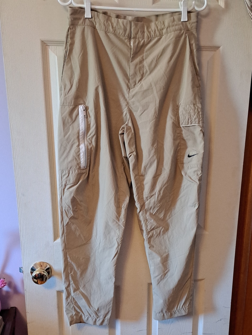 Nike Men’s Beige Cargo Pants with White Zip Accent 30 x 30